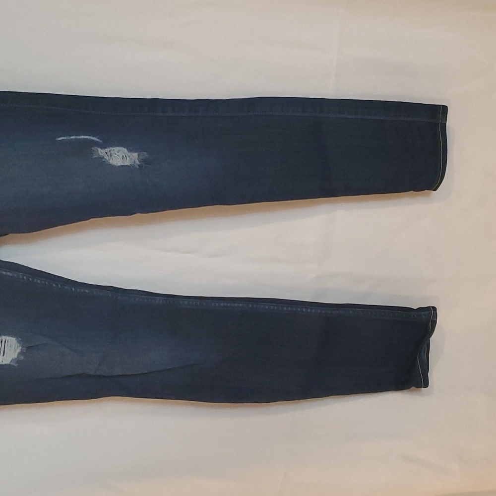 Womens Hollister size 9R - Picture 3 of 4